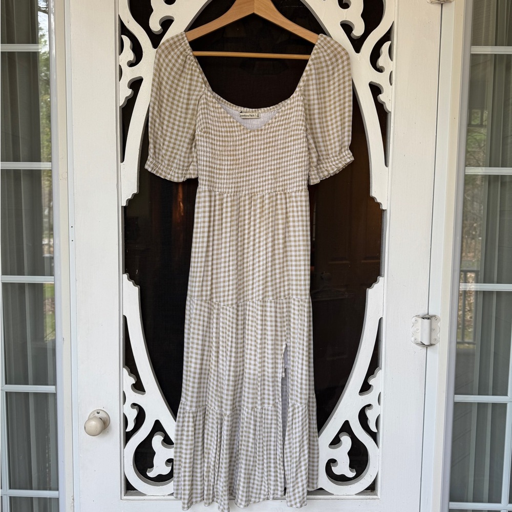 Abercrombie & Fitch Gingham Midi Dress in Beige and White
